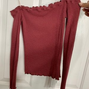 Off shoulder long sleeve crop top